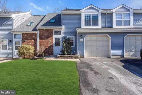 94 Stonehedge Ct, Somerset, NJ 08873