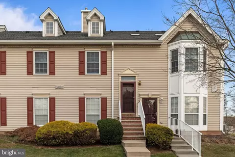 253 Columbus Dr, Franklin Park, NJ 08823