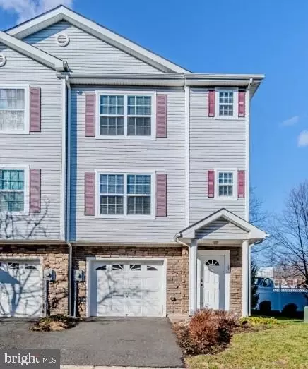 17 Liam St, Somerset, NJ 08873