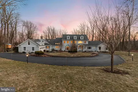 78 Carriage House Rd, Bernardsville, NJ 07924