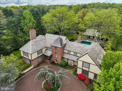 19 Rolling Hill Rd, Skillman, NJ 08558