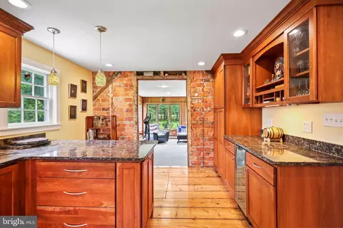 15-17 Crescent Ave, Rocky Hill, NJ 08553