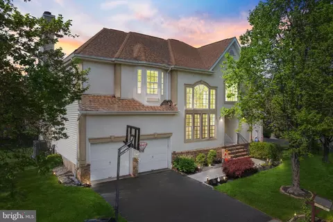 30 Goldenrod Dr, Belle Mead, NJ 08502