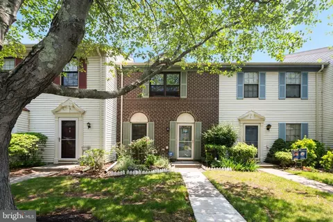 101 Pear Tree La, Franklin Park, NJ 08823