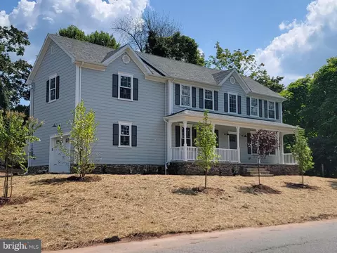 33 Market St, Somerset, NJ 08873
