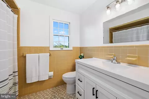 Bath - 35 Brookside Dr, Skillman, NJ 08558 photo 3 of 3