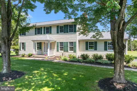 35 Brookside Dr, Skillman, NJ 08558