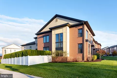 2 E Hartwick Dr, Skillman, NJ 08558