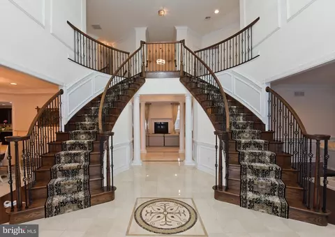 10 Raker Ct, Hillsborough, NJ 08844