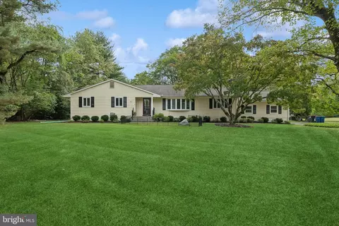 102 Jamestown Rd, Belle Mead, NJ 08502