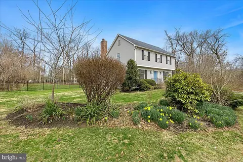 14 Grove St, Rocky Hill, NJ 08553