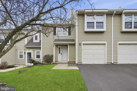 177 Hyde Park Rd, Somerset, NJ 08873