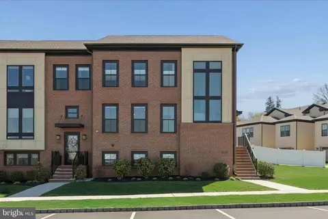 61 Village Dr, Skillman, NJ 08558