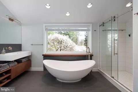 957 Cherry Hill Rd, Princeton, NJ 08540