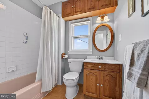 Bath - 272 Skillman Rd, Skillman, NJ 08558 photo 2 of 3