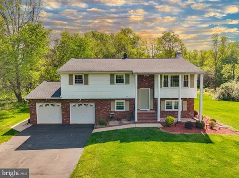 28 Scott Dr, Hillsborough, NJ 08844