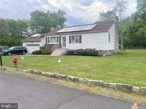 153 Ellen St, Somerset, NJ 08873