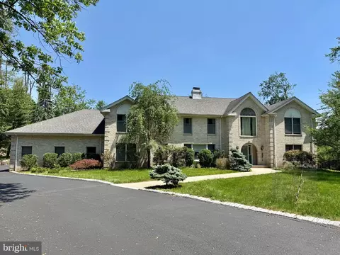 60 Evergreen Ln, Watchung, NJ 07069