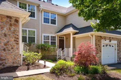 8 Scarlet Oak Dr, Princeton, NJ 08540