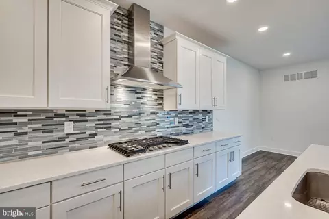 Kitchen - 5 E Hartwick Dr, Skillman, NJ 08558 photo 3 of 5