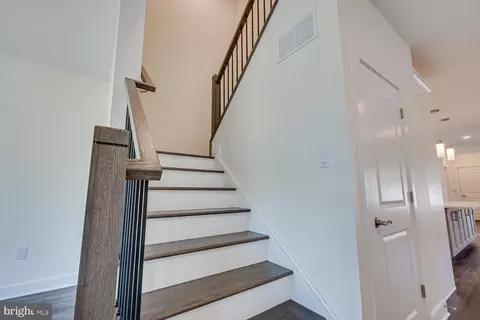 Entry Way - 5 E Hartwick Dr, Skillman, NJ 08558 photo 5 of 8