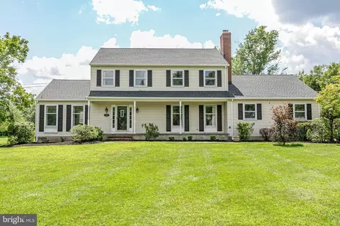 21 Sleepy Hollow Ln, Belle Mead, NJ 08502