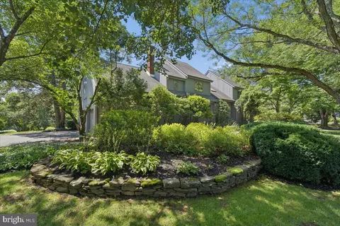 15 Copper Vail Ct, Princeton, NJ 08540