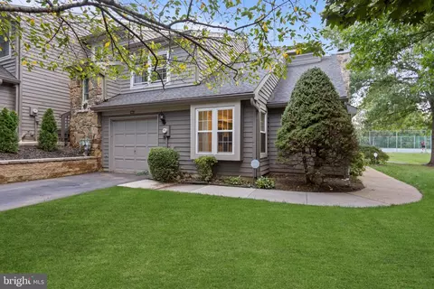 40 Roxbury Ct #A, Princeton, NJ 08540