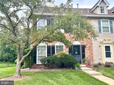 45 Townsend Ct, Franklin Park, NJ 08823