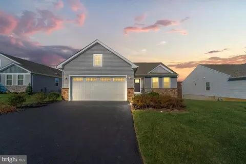 21 Coventry Rd, Hamburg, NJ 07419