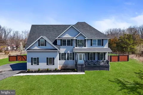 11 Davon Ln, Hamburg, NJ 07419