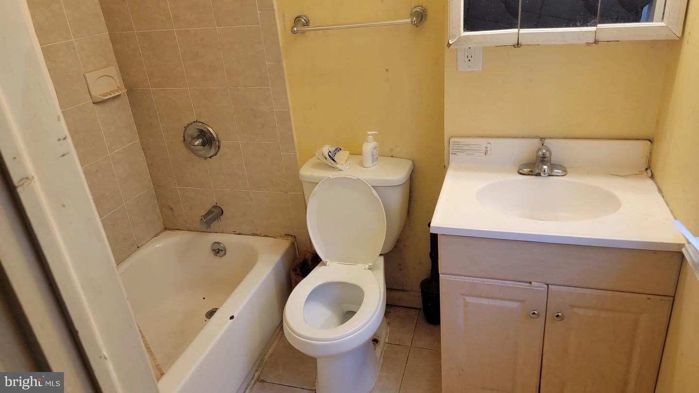 Bath - 611 613 John St, Plainfield, NJ 07060 photo 4 of 5