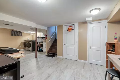 Entry Way - 938 42 Cushing Pl, Plainfield, NJ 07062 photo 7 of 10