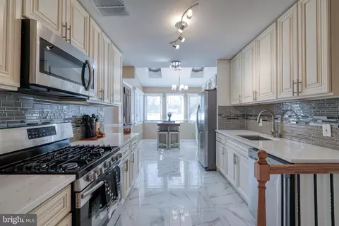 Kitchen - 938 42 Cushing Pl, Plainfield, NJ 07062 photo 1 of 3