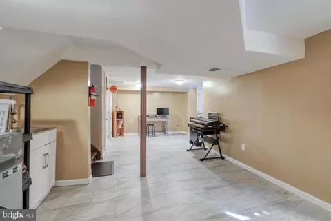 Entry Way - 938 42 Cushing Pl, Plainfield, NJ 07062 photo 8 of 10