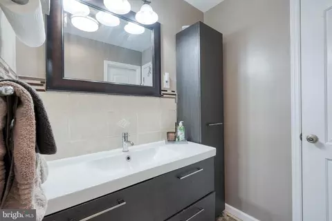Bath - 938 42 Cushing Pl, Plainfield, NJ 07062 photo 3 of 4