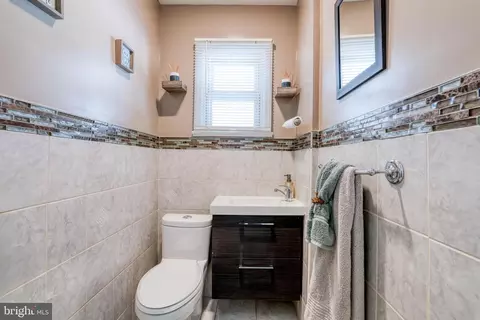 Bath - 938 42 Cushing Pl, Plainfield, NJ 07062 photo 1 of 4