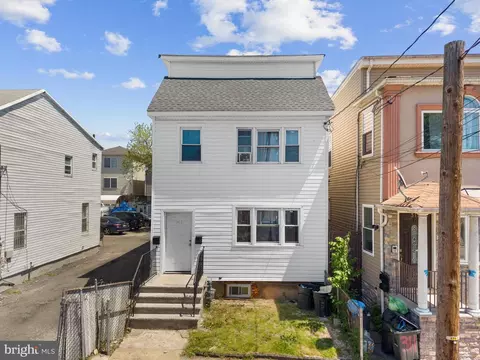 313 Livingston St, Elizabethport, NJ 07206