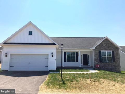 7 Egret Ct #B16, Gettysburg, PA 17325