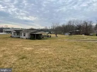 165 Red Hill Rd, New Oxford, PA 17350