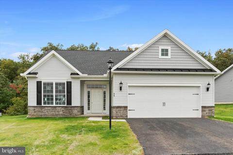 25 Flicker Ct, Gettysburg, PA 17325