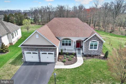 84 Kestrel Dr, Gettysburg, PA 17325