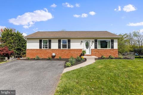 32 Constitution Ct, Littlestown, PA 17340