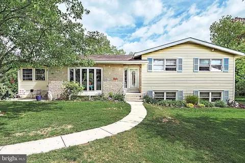 745 Mcclellan Dr, Gettysburg, PA 17325