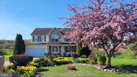 37 E Summit Dr, Littlestown, PA 17340