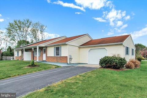 37 Sycamore Ln, Hanover, PA 17331