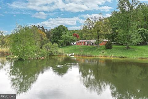 60 Maple Grove Rd, Hanover, PA 17331