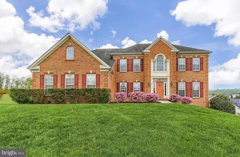 15 S Orchard View Dr, Hanover, PA 17331