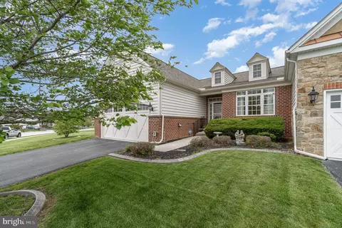 55 Saint Michaels Way, Hanover, PA 17331