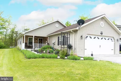 35 Curtis Dr, East Berlin, PA 17316